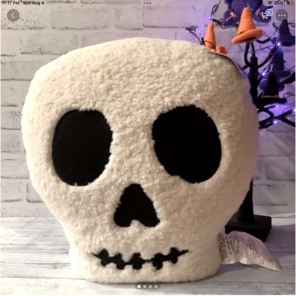 NOVOGRATZ Skull Shaped Sherpa Halloween Pillow